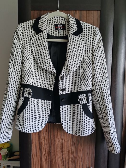 Vând rochie/costum de ocazie