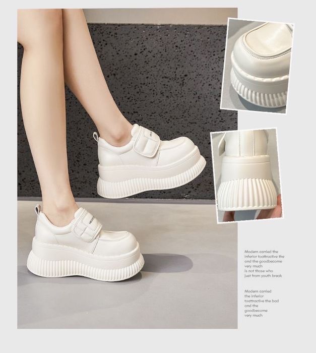 Продам кроссовки на танкетке