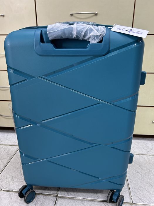 Нов Среден куфар полипропилен