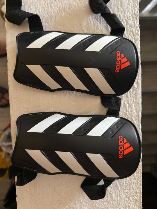 Aparatori pentru fotbal Adidas si Nike