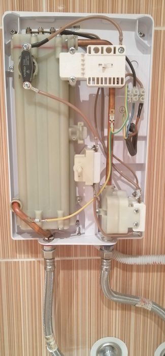 Електрически проточен бойлер Veito 2500w