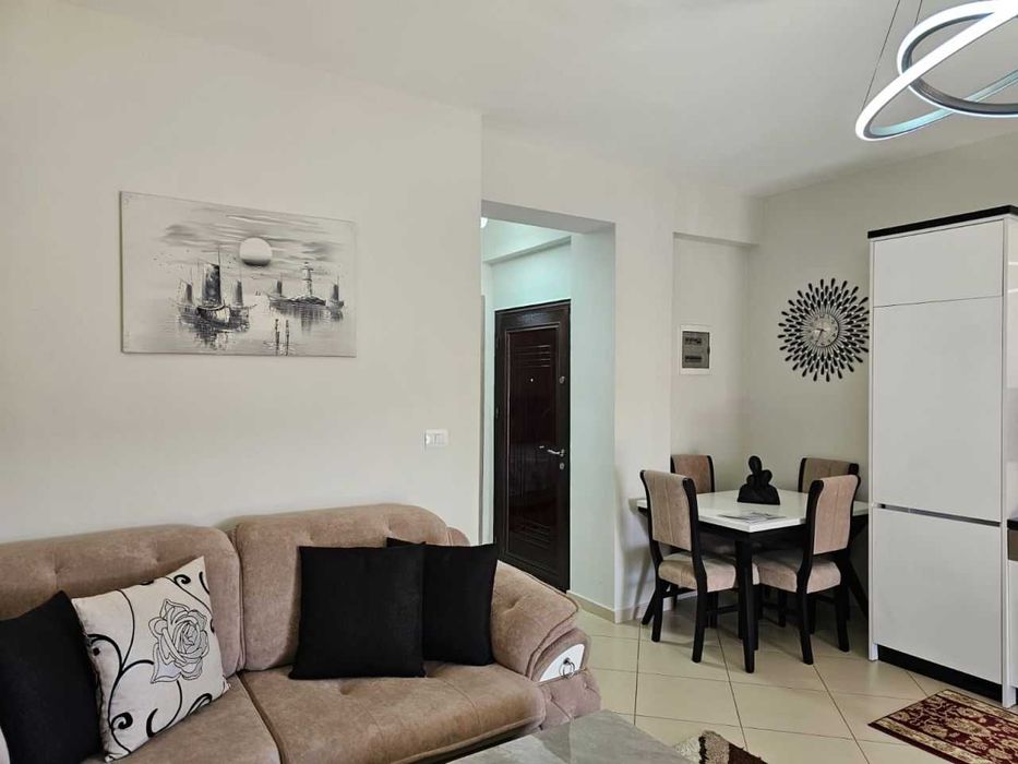 Продавам двустаен апартамент в Младост 3