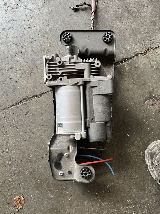 Компресор окачване бмв х5/х6 е70/71 ( komoresor okachvane bmw x5/x6 )