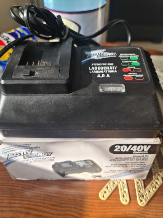 Ferex incarcatoare Universal Noi 20 /40 volti