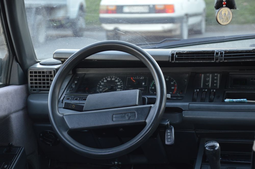 Продам Renault 25