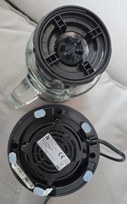 Модел: Шейкър WMF KÜCHENminis Standmixer 0.8L, стъклена кана, като нов.