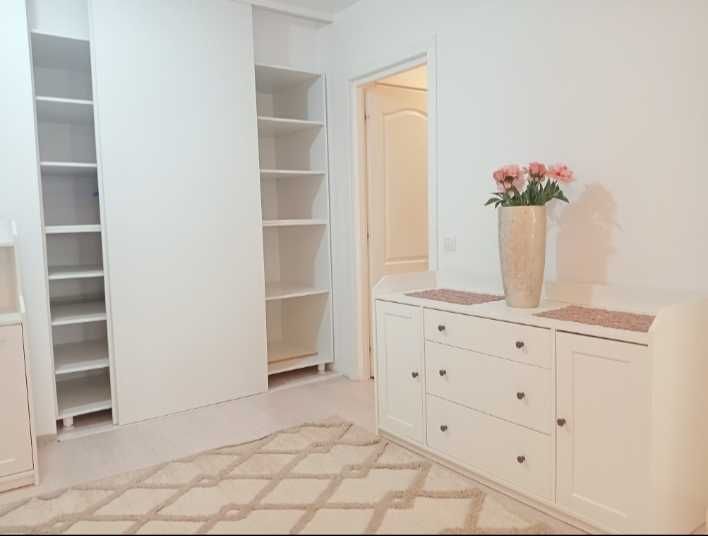 Închiriez apartament Fiald