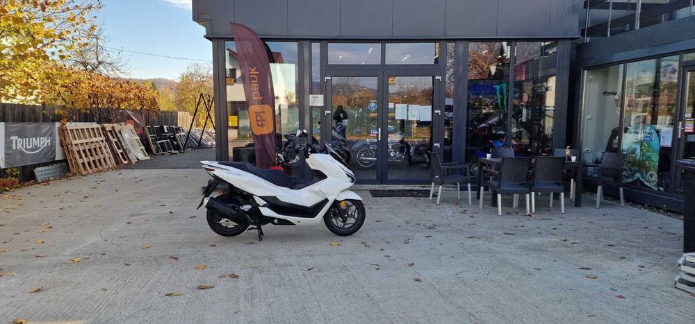 Honda PCX 125 model 2025 nou-se conduce cu B - livrare stoc EST BIKE