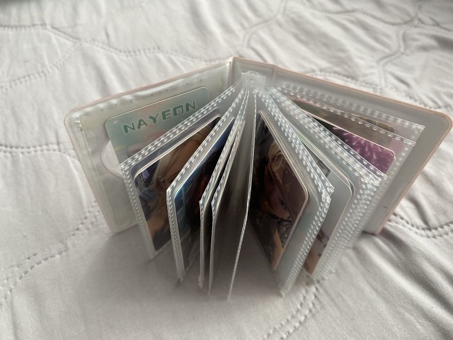 Кпоп карточки в картохранилке