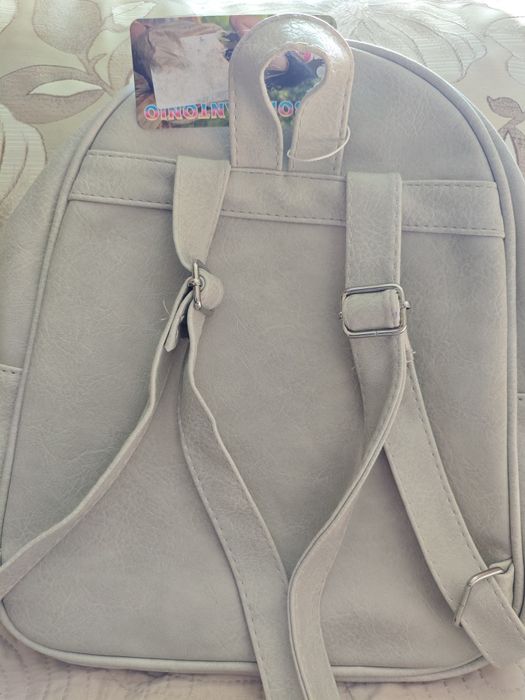 Нова Дамска раница в сиво