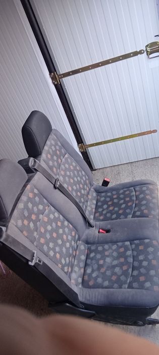 Scaun plus banchetă două locuri.