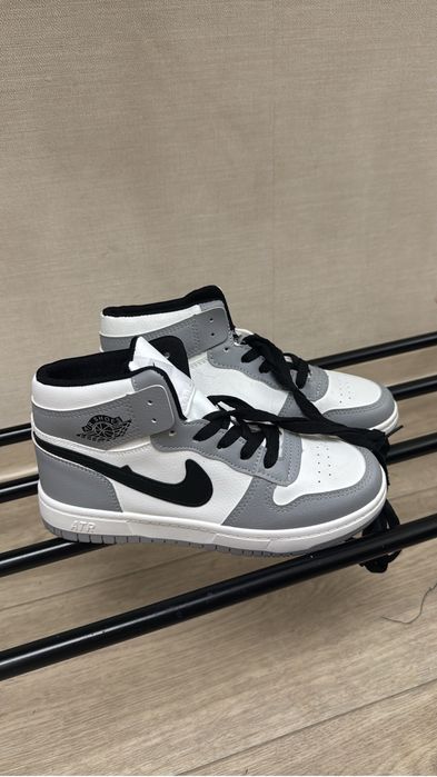 Кроссовки Nike, хорошего качества