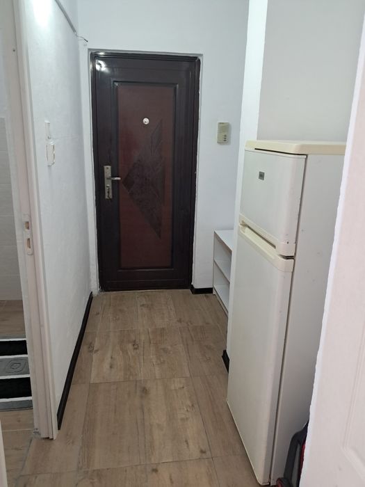 Proprietar, închiriez apartament cu o cameră