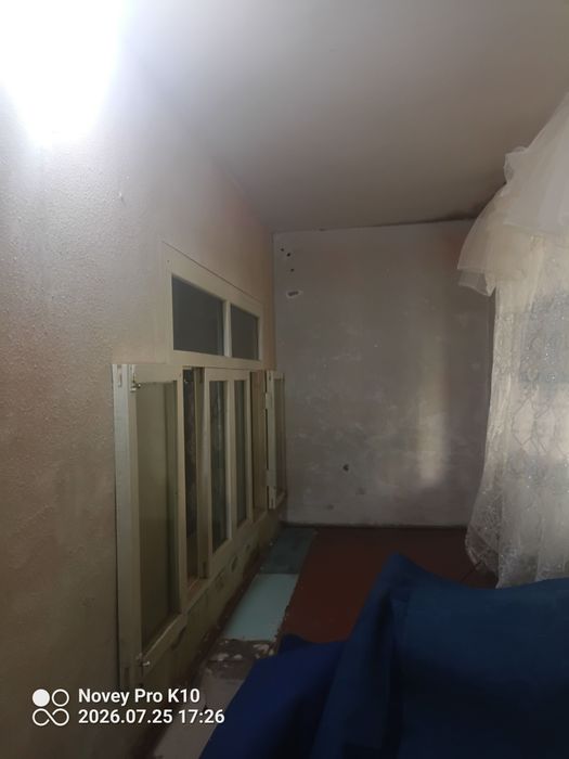 А.Сомий. пятый микрорайон двухкомнатная квартира на первом этаже  6 ме