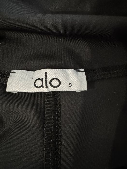 Alo Yoga къс клин