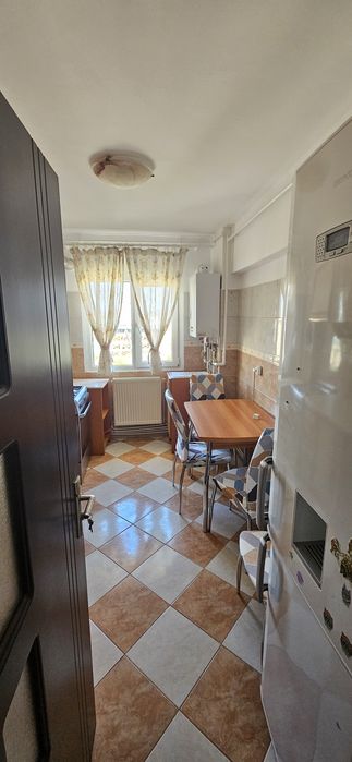 Închiriez apartament 2 camere decomandate