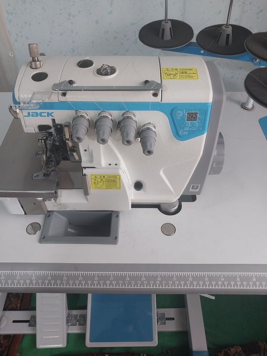 Averlok sotiladi. Yangi. Umuman hech narsa tikillmagan