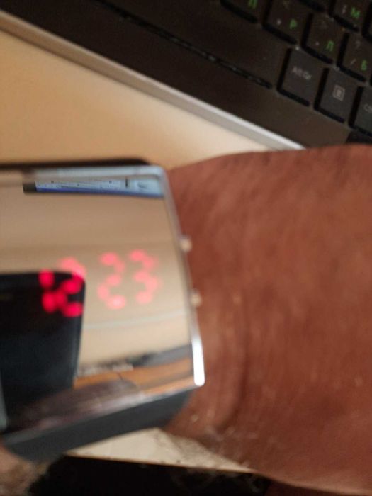 LED часовник и ICE часовник в отлично състояние на ниска цена