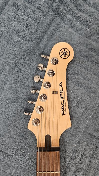 Yamaha Pacifica 112v (Black)