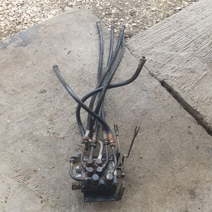 Distribuitor tractor Universal utb sau Fiat 4 ieșiri