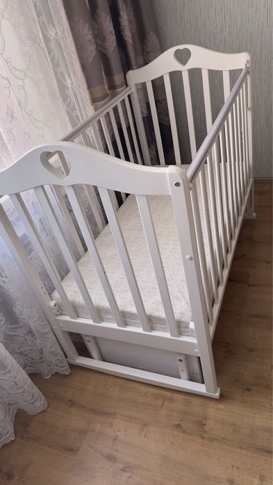 Кроватка- маятник с матрасом