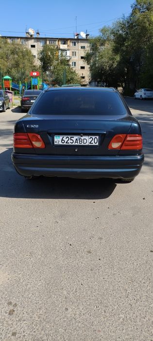 Mercedes-Benz E230/W210