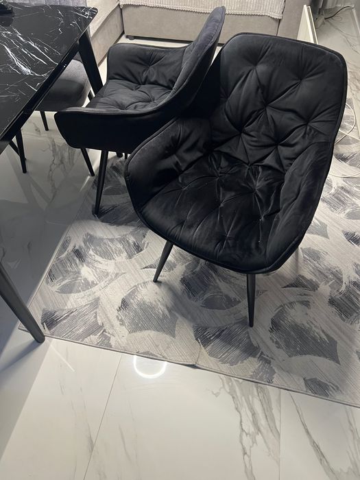 Заглавие
Два дизайнерски фотьойла / стола в черен цвят – модерен стил