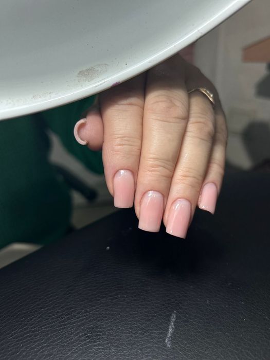 Нужны модели на маникюр