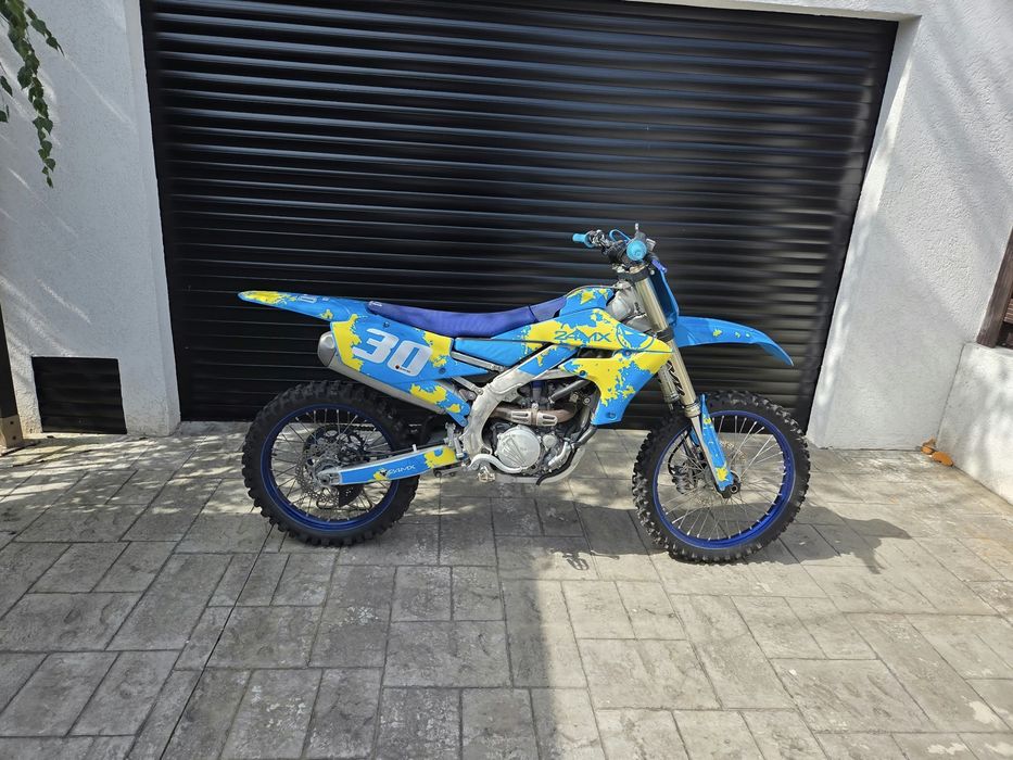 Yamaha YZ250F 2022 • sub 50 de ore • pornire electrică. Motocicletă întreținută, gata de utilizare.