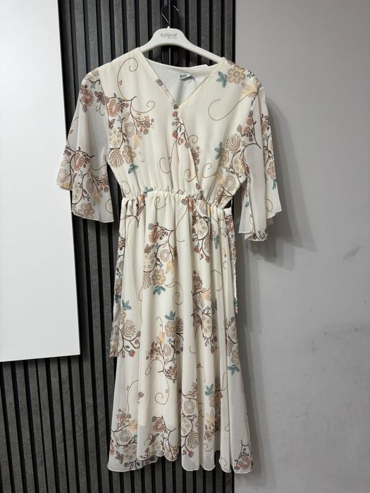 Платье новое продаю