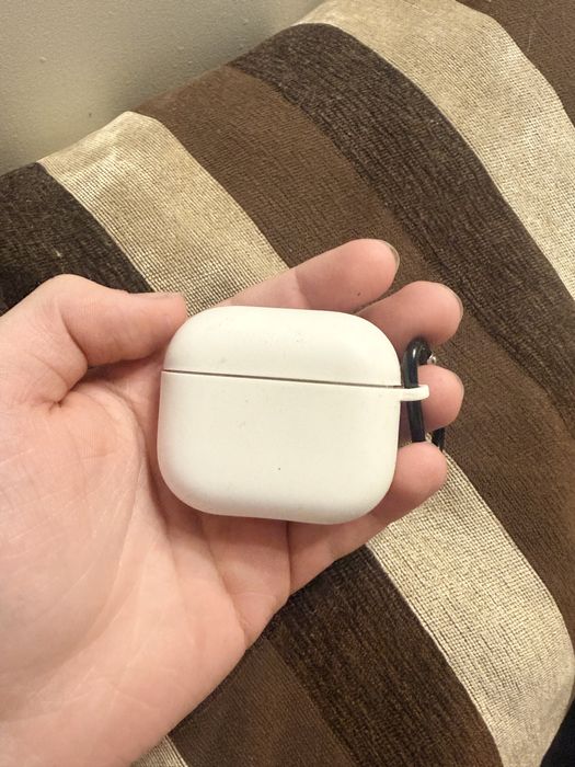 Продам наушники Apple AirPods 3
