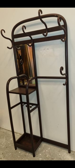 Cuier de perete Thonet.