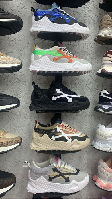 Adidasi off white odsy