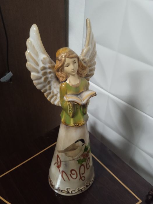 Срочно Продам Фарфоровую статуэтку