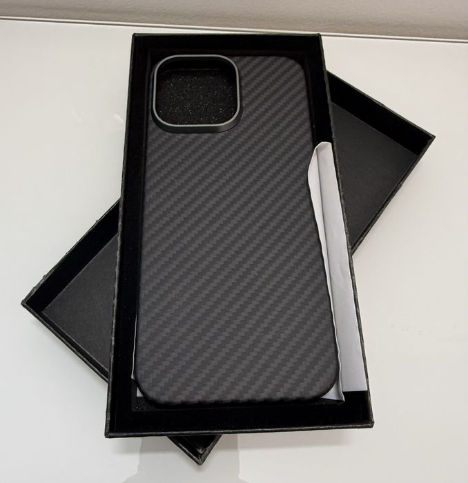 Huse Carbon Kevlar Iphone 16 Pro max cu magsafe