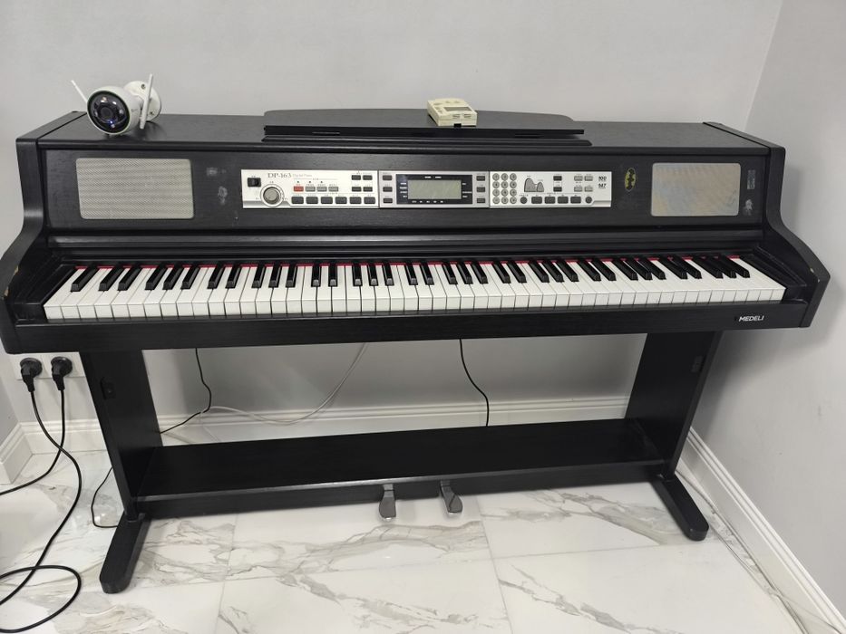 Продам цифровое пианино Medeli