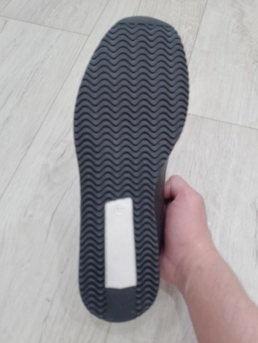 Кожаные кроссовки