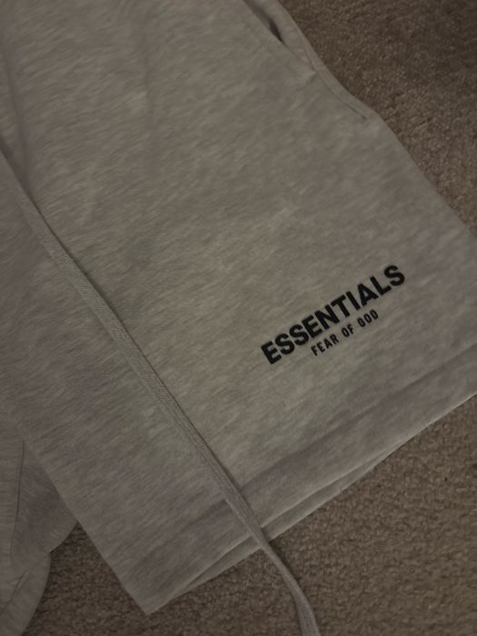 pantaloni essentials