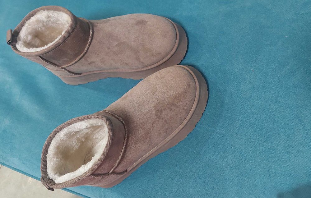 Топли ботуши в бежов цвят