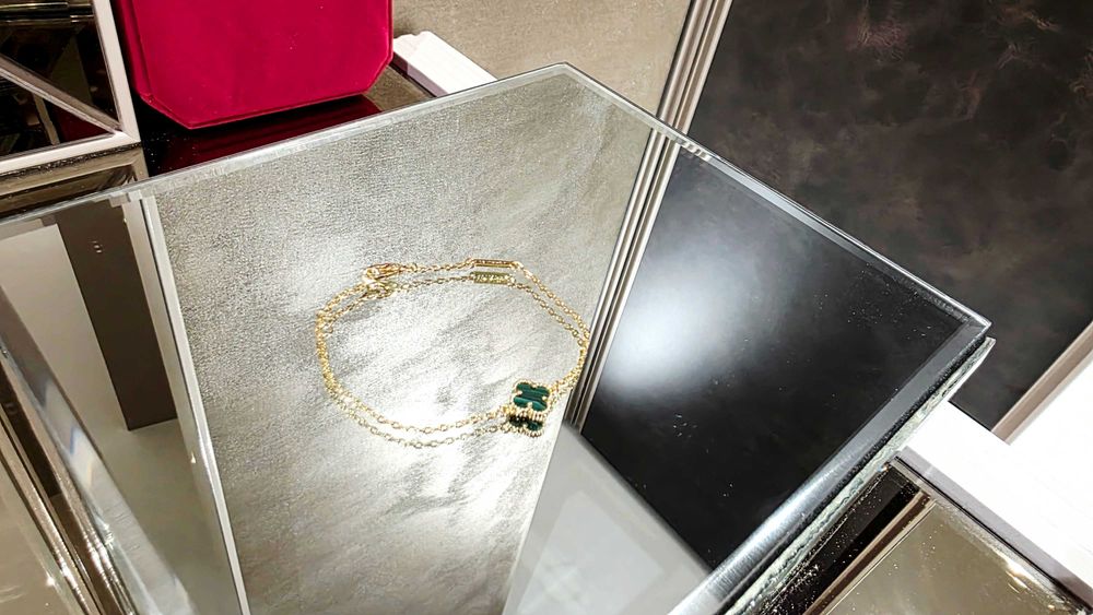 Van Cleef & Arpels VCA Gold Malachite Sweet Alhambra Дамска Гривна