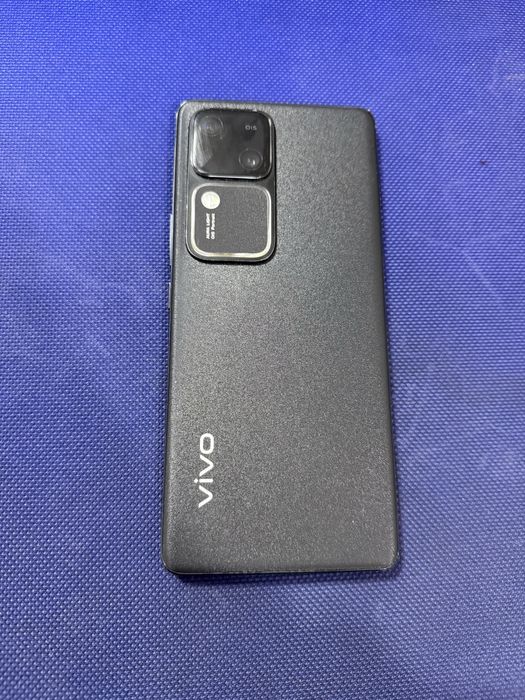 vivo V30.