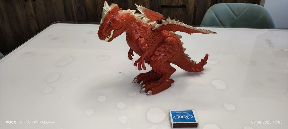 Дракон (игрушка на батарейках)