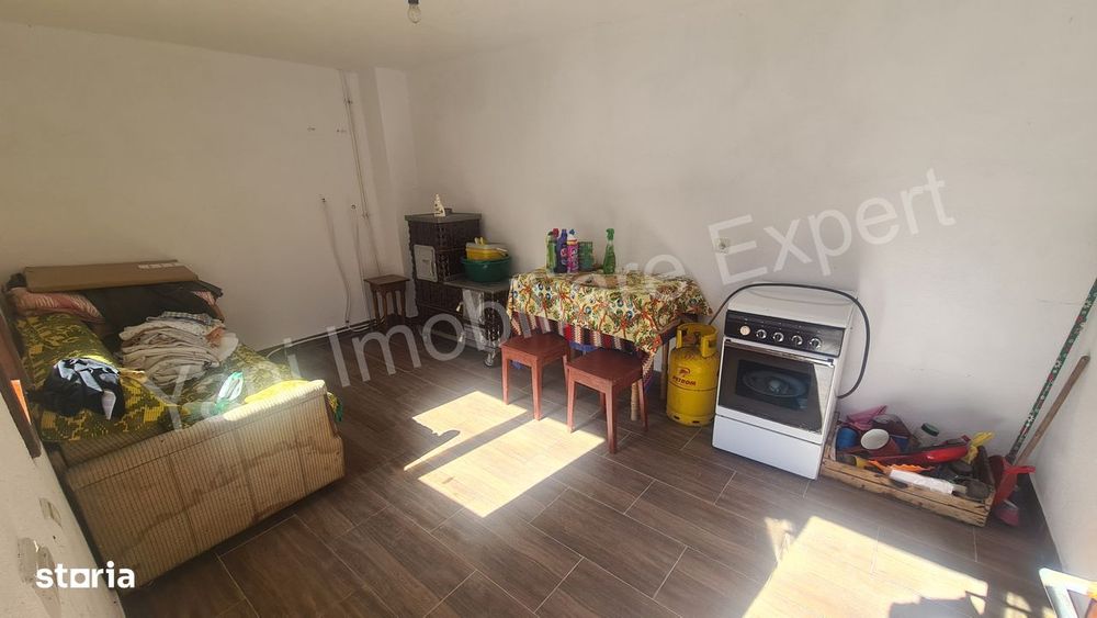 Construcție + teren de vânzare în comuna Valea Iașului,  județ Argeș.