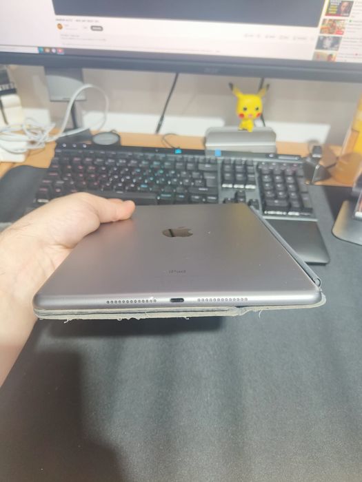 Ipad 9 64gb WiFi cu husa tastatura apple