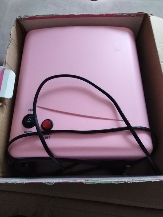 Продам УФ-лампу для маникюра