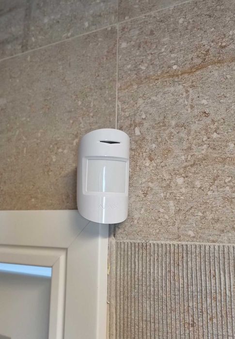Sisteme de alarma rezidentiale cu control/comunicare SMS AJAX
