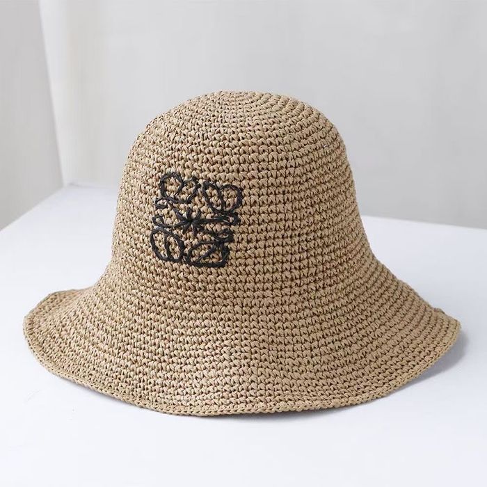Пляжная соломенная шляпа