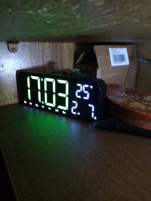 Продам новые в упаковке часы электронные. Крупные цифры.