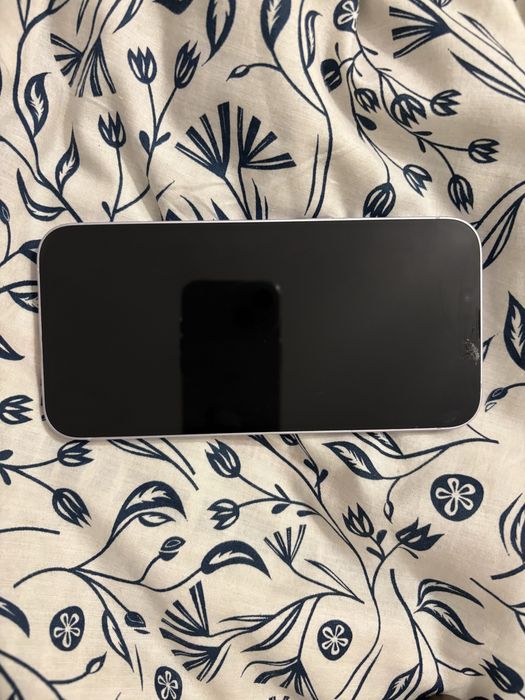 iPhone 14+ + 8 кейса 128 GB