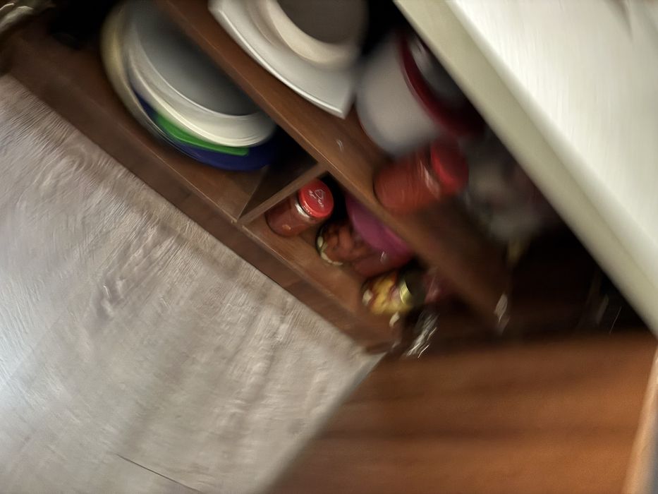 Продается кухонный стол-шкаф.  .